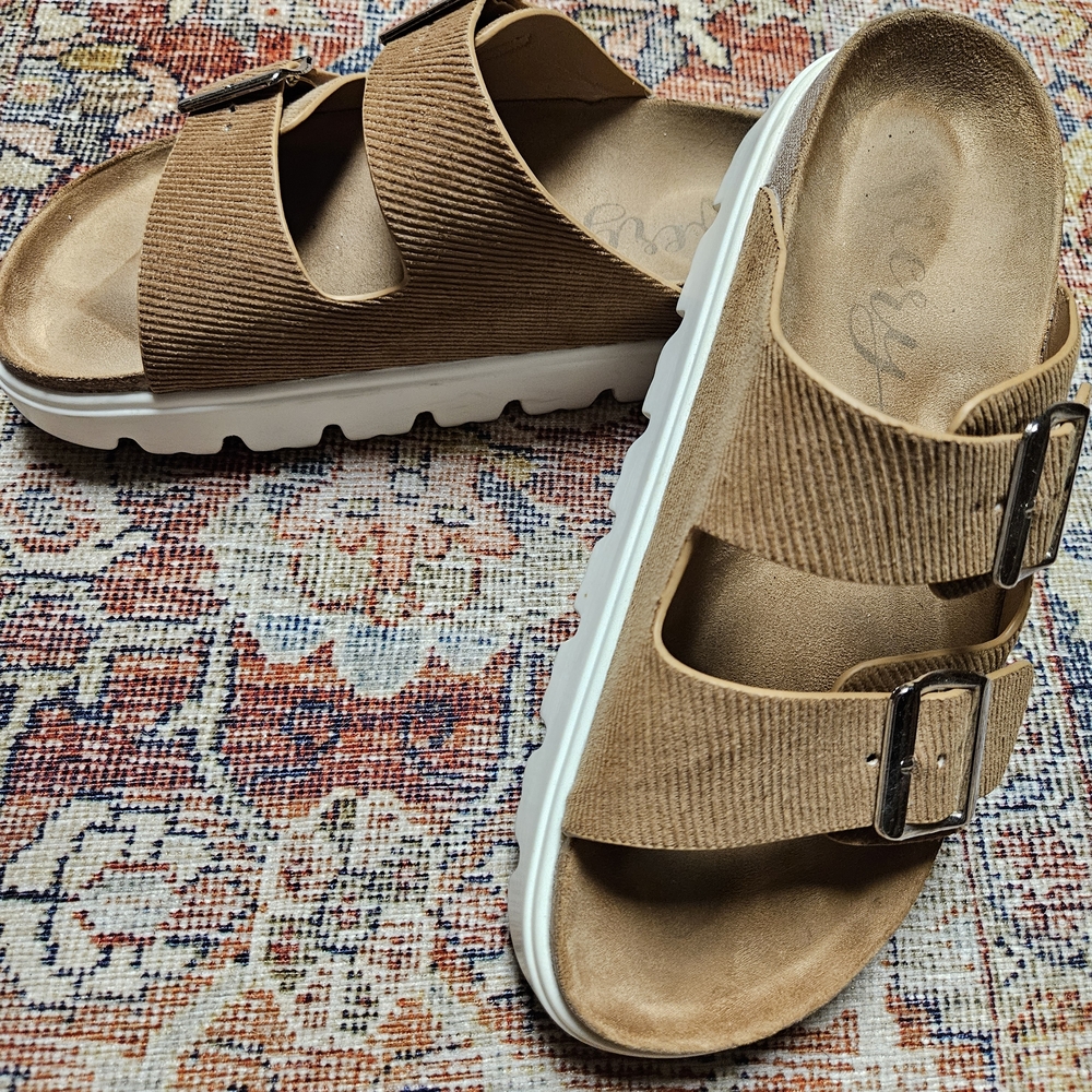 Women's Very G Two Strap Platform Sandals